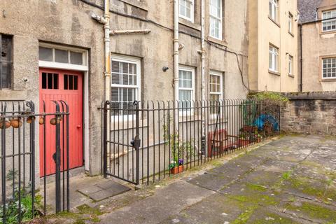 206/1 Canongate, Edinburgh, EH8 8DQ