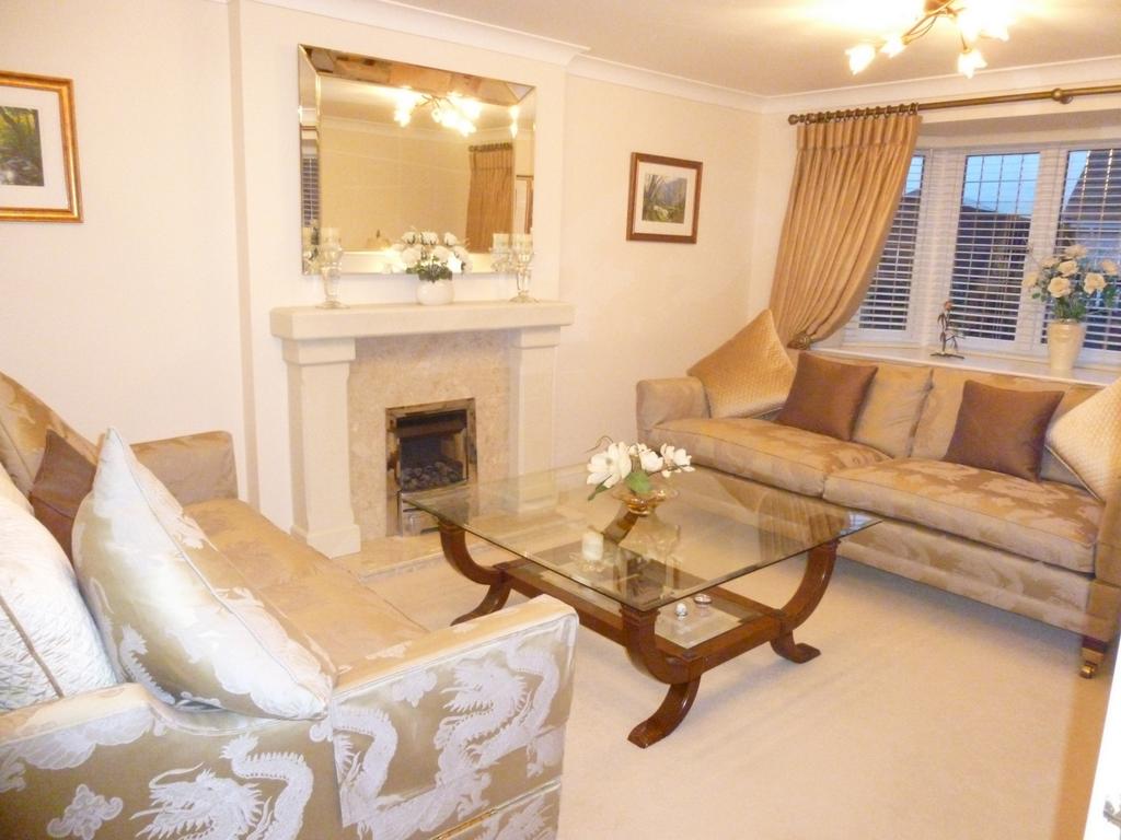 Queen Victoria Drive, Swadlincote, DE11 5 bed detached house for sale