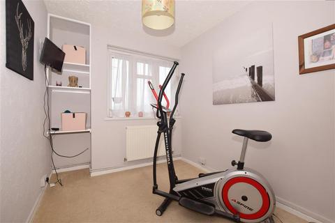 151 Kingsdown Avenue, South Croydon, CR2 6QN