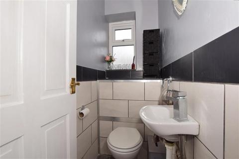 151 Kingsdown Avenue, South Croydon, CR2 6QN