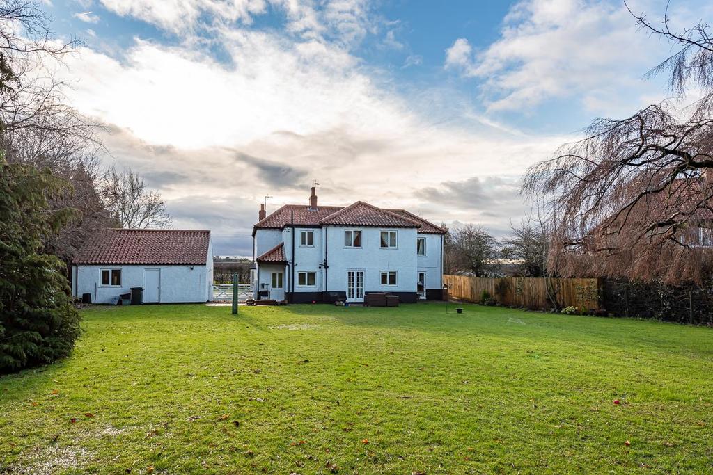 Hillcrest, Keldholme, Kirkbymoorside... 5 bed detached house £395,000