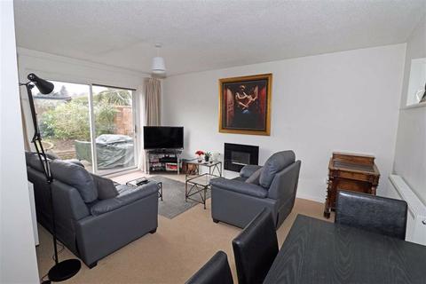 24 Hathaway Drive, Warwick, CV34 5RD