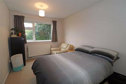 24 Hathaway Drive, Warwick, CV34 5RD