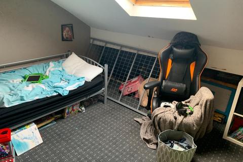 9 Greasbrough Road, Parkgate, Rotherham, S62 6HP