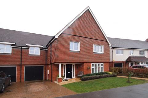 8 Collingridge Way, Epsom, KT17 1AW