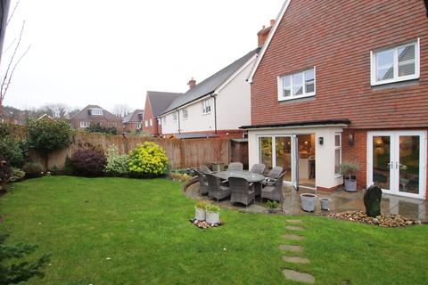 8 Collingridge Way, Epsom, KT17 1AW