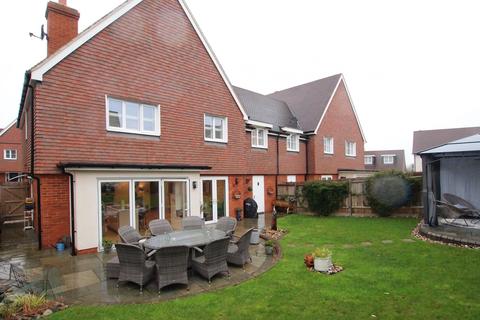 8 Collingridge Way, Epsom, KT17 1AW