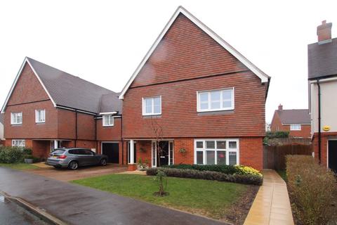 8 Collingridge Way, Epsom, KT17 1AW