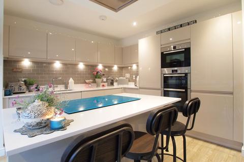 8 Collingridge Way, Epsom, KT17 1AW