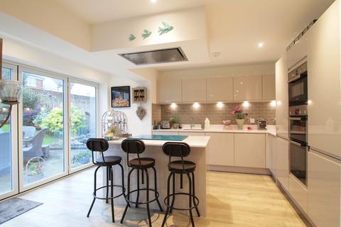 8 Collingridge Way, Epsom, KT17 1AW