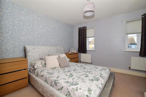 8 Baryntyne Crescent, Hoo, Rochester, ME3 9GE