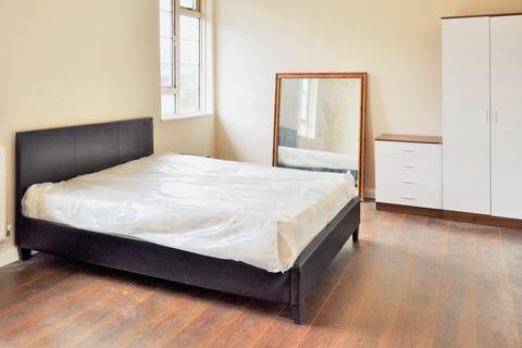 2 bedroom flat to rent, Hughes mansions, Vallance Road, Whitechapel, London E1