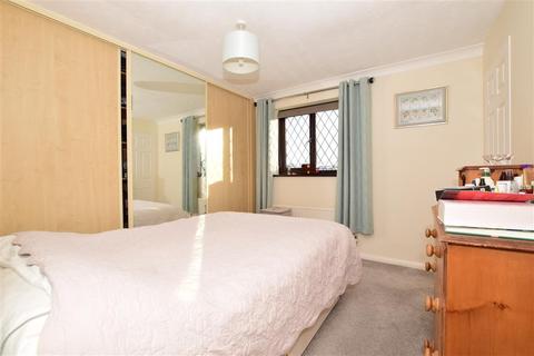 35 Caernarvon Drive, Maidstone, ME15 6FJ