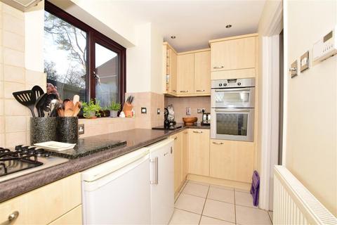 35 Caernarvon Drive, Maidstone, ME15 6FJ