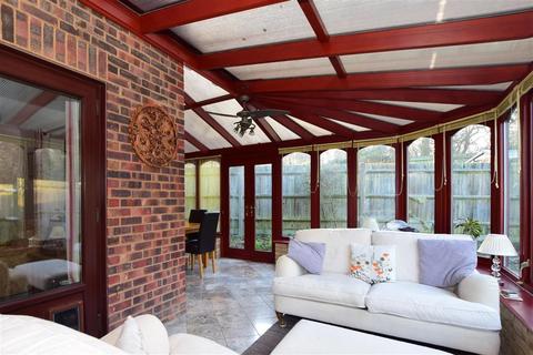 35 Caernarvon Drive, Maidstone, ME15 6FJ