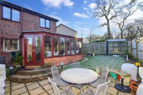 35 Caernarvon Drive, Maidstone, ME15 6FJ