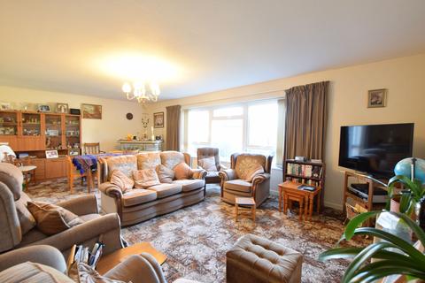 17 Boleyn Way, Jaywick, Clacton-on-sea, CO15 2NJ