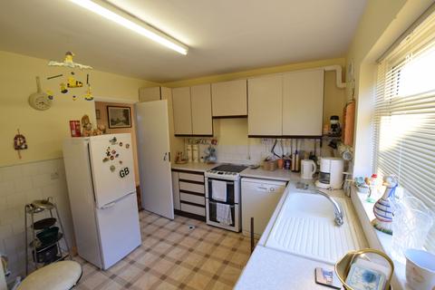 17 Boleyn Way, Jaywick, Clacton-on-sea, CO15 2NJ