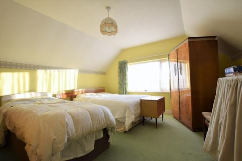 17 Boleyn Way, Jaywick, Clacton-on-sea, CO15 2NJ