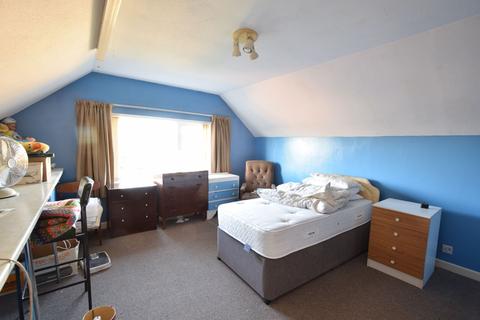 17 Boleyn Way, Jaywick, Clacton-on-sea, CO15 2NJ