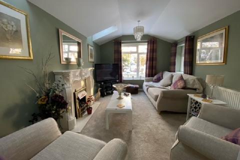 4 bedroom semi-detached house to rent, Allen Road, Irthlingborough, Wellingborough, Northamptonshire. NN9 5QY