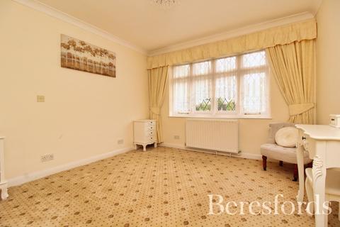 8 Pear Trees, Ingrave, Brentwood, CM13 3RP