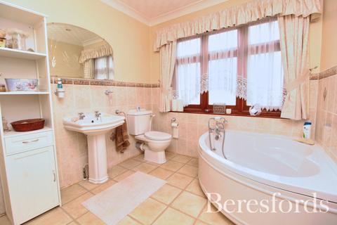 8 Pear Trees, Ingrave, Brentwood, CM13 3RP