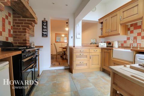 21 Conrad Road, Lowestoft, NR33 8QB
