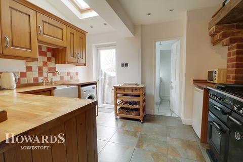 21 Conrad Road, Lowestoft, NR33 8QB