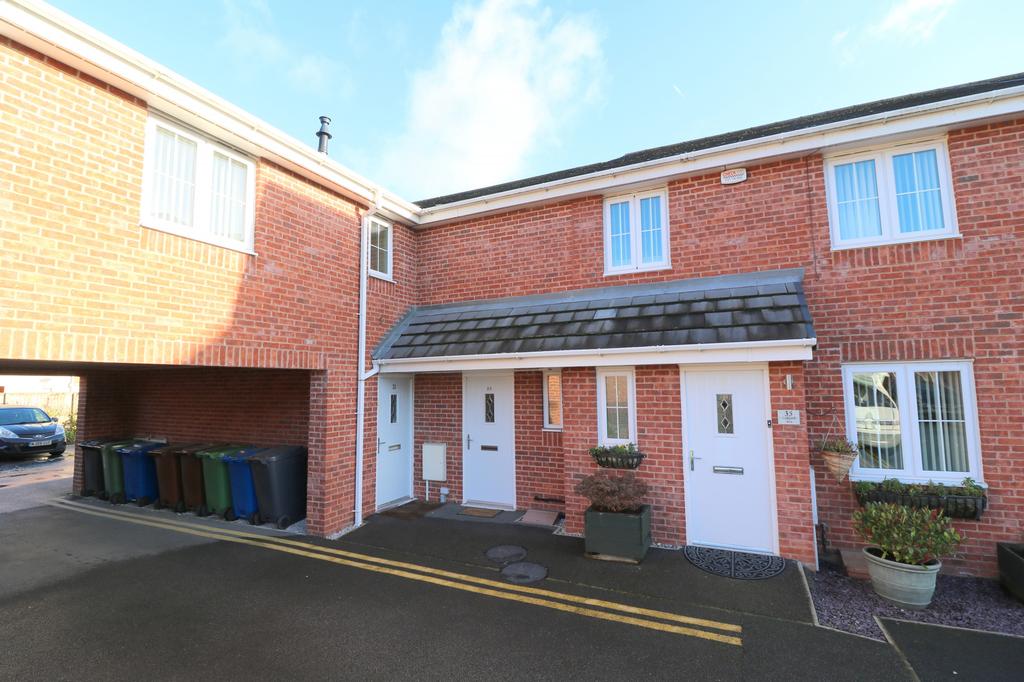 Ledgard Avenue, Leigh, WN7 2 bed terraced house £650 pcm (£150 pw)