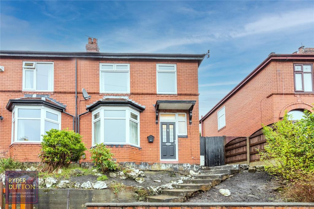 Neal Avenue, AshtonunderLyne, OL6 3 bed semidetached house £175,000