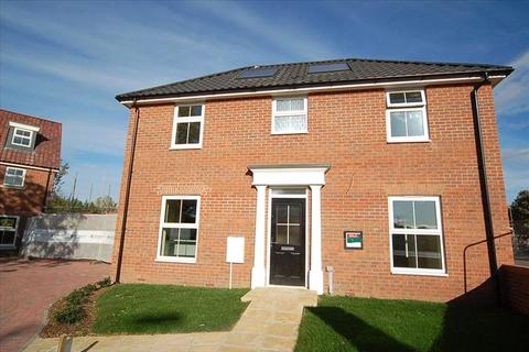 4 bedroom detached house to rent, Garden View, Beck Row, Bury St Edmunds, Suffolk, IP28