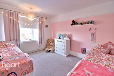 77 Vicarage Road, Mickleover, Derby, DE3 0ED