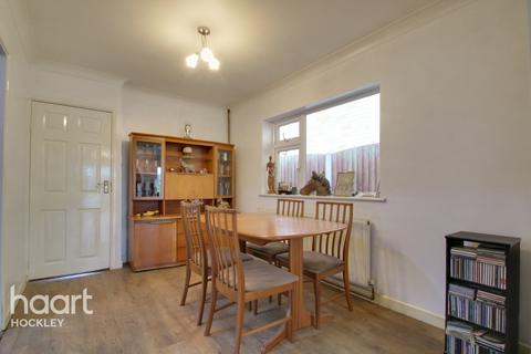 12 Elm Grove, Hullbridge, Hockley, SS5 6ER