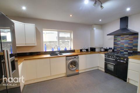 12 Elm Grove, Hullbridge, Hockley, SS5 6ER