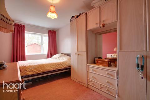 12 Elm Grove, Hullbridge, Hockley, SS5 6ER