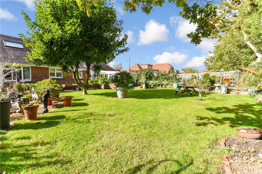 Toogoods Way, Nursling, Southampton, Hampshire 3 bed detached bungalow