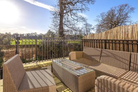 14 Admiralty Way, Teddington, TW11 0NL