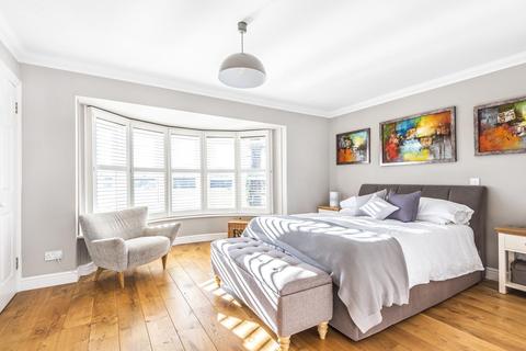 14 Admiralty Way, Teddington, TW11 0NL