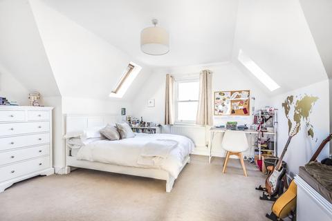 14 Admiralty Way, Teddington, TW11 0NL
