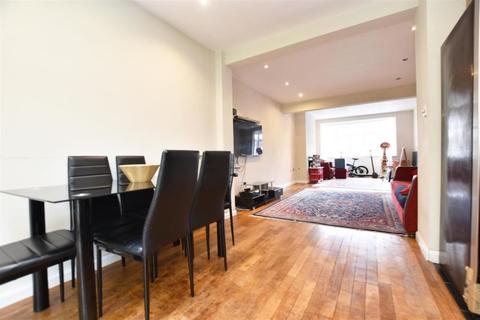 19 Alderwick Drive, Hounslow, TW3 1SF