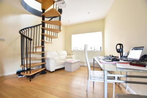 19 Alderwick Drive, Hounslow, TW3 1SF