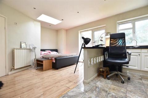 19 Alderwick Drive, Hounslow, TW3 1SF