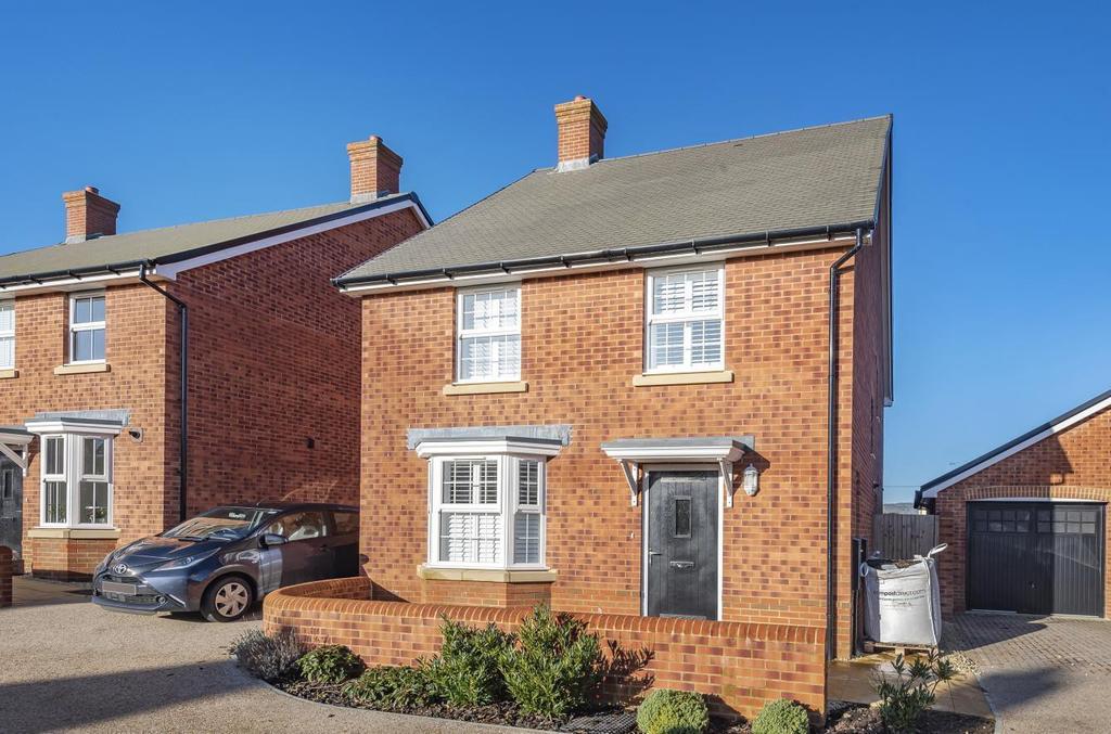 Weald Way, Petersfield, GU31 4 bed detached house £525,000