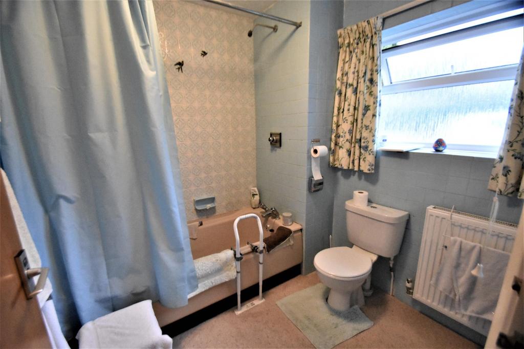 En Suite Bathroom