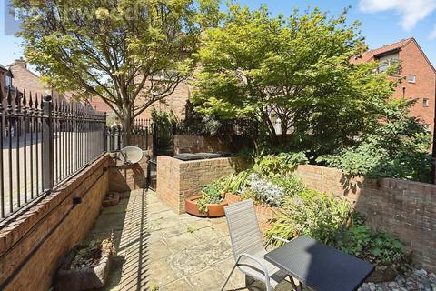 1 bedroom flat to rent, St Andrewgate, City Centre, York, YO1