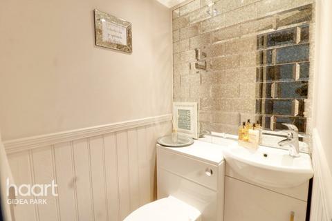 35 Stanley Avenue, Romford, RM2 5DL