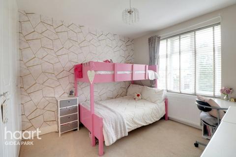 35 Stanley Avenue, Romford, RM2 5DL