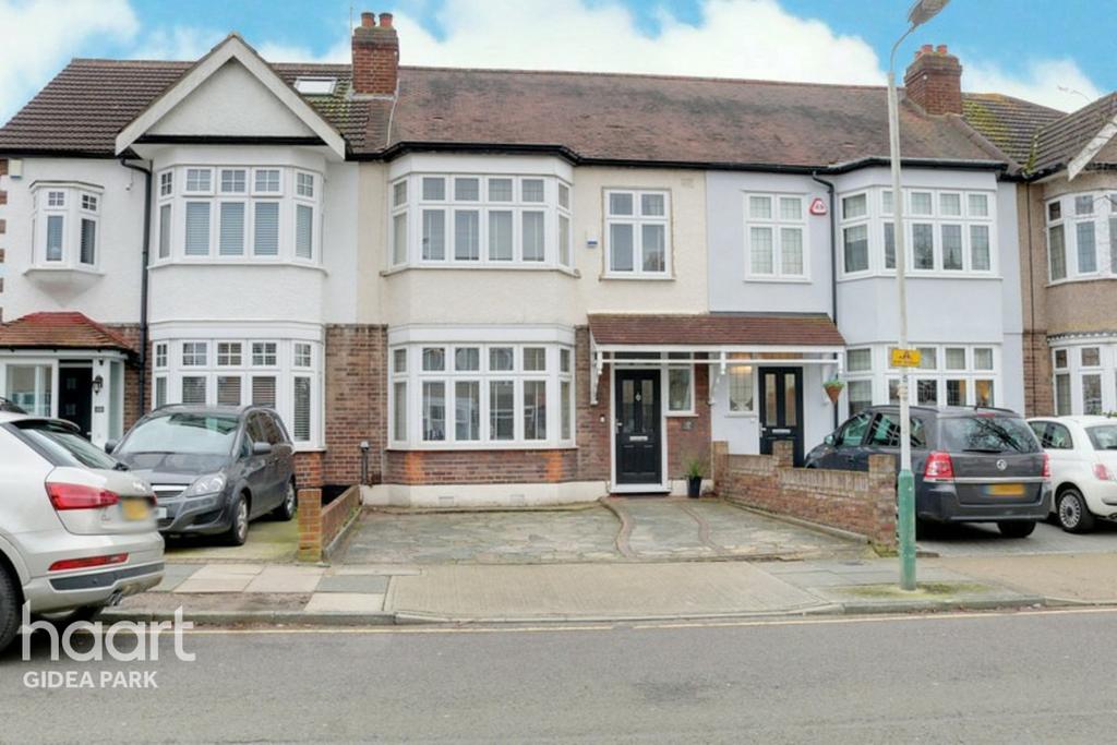 Stanley Avenue, Gidea Park, RM2 3 bed terraced house £475,000