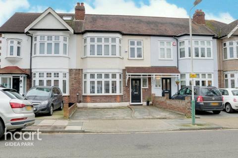 35 Stanley Avenue, Romford, RM2 5DL